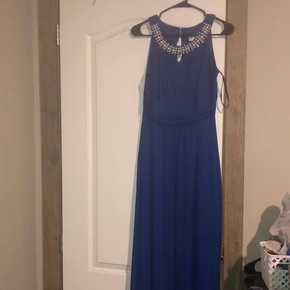 Formal dress . Only worn once .